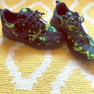 Roshe Nike tennis shoes!